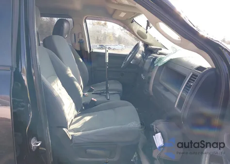 2015 Ram 1500 St z USA, uszkodzony, nr VIN 1C6RR7FT4FS656410